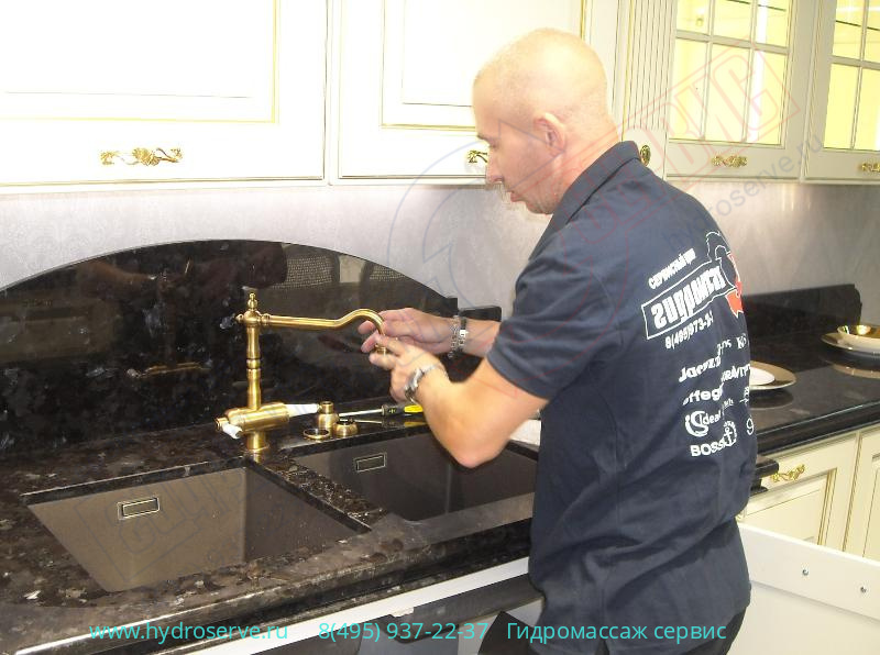 Обслуживание или ремонт кухонного смесителя